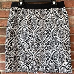 𝅺Worthington Black and Silver Print Lined Pencil Skirt Size 10P